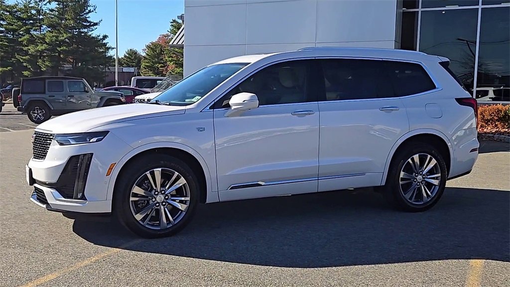 Used 2024 Cadillac XT6 Premium Luxury w/ Technology Package image 8