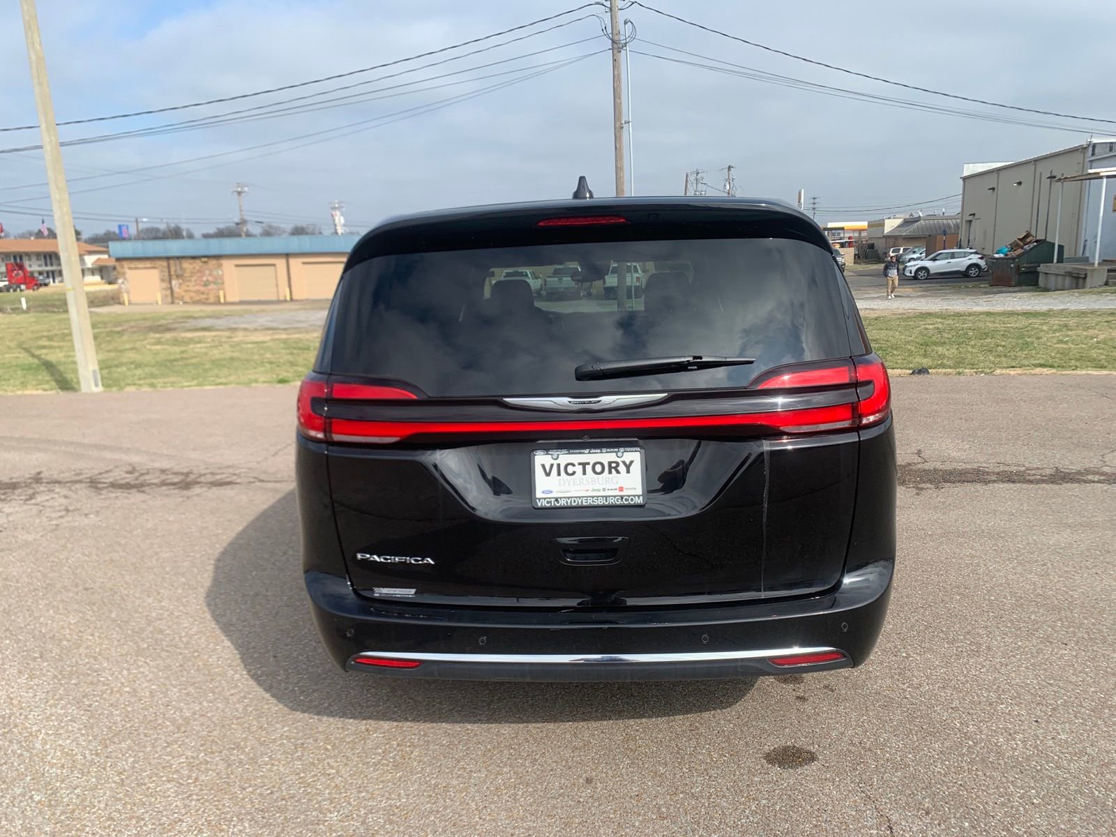 Used 2025 Chrysler Pacifica Select image 6