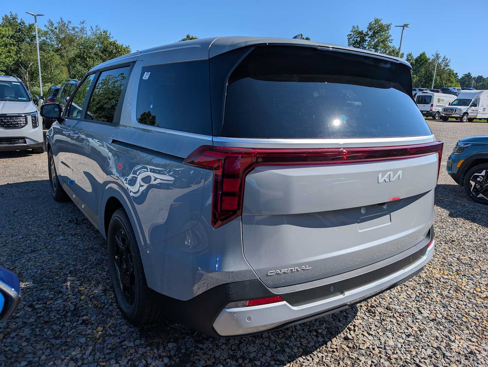 New 2027 Kia Carnival FWD image 9