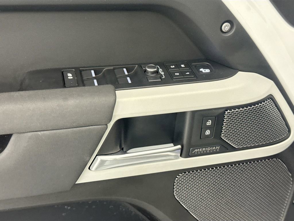 Certified 2022 Land Rover Defender 110 X-Dynamic SE AWD/4WD image 17