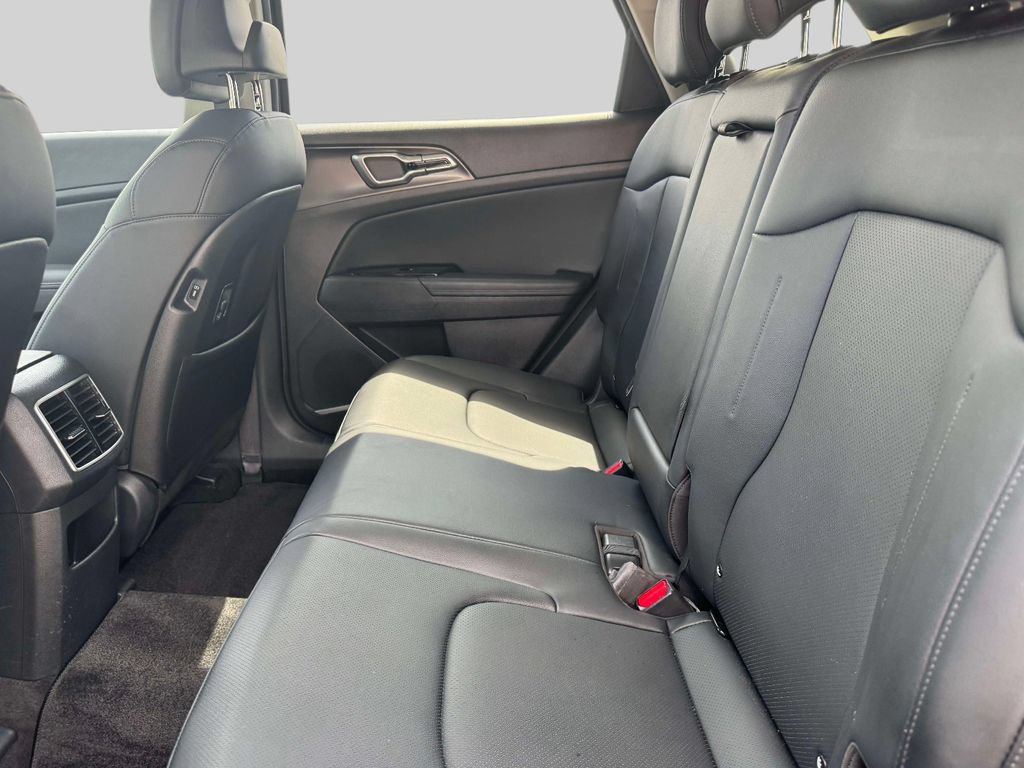 Used 2025 Kia Sportage EX AWD/4WD image 10