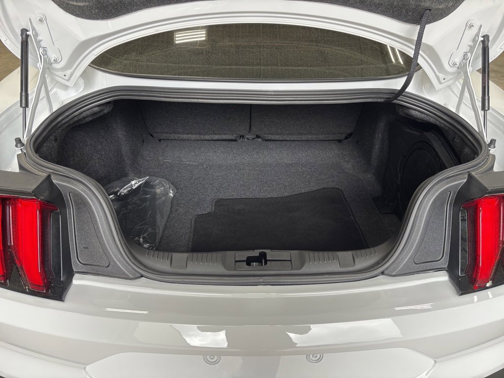 Used 2022 Ford Mustang Shelby GT500 w/ Technology Package image 8