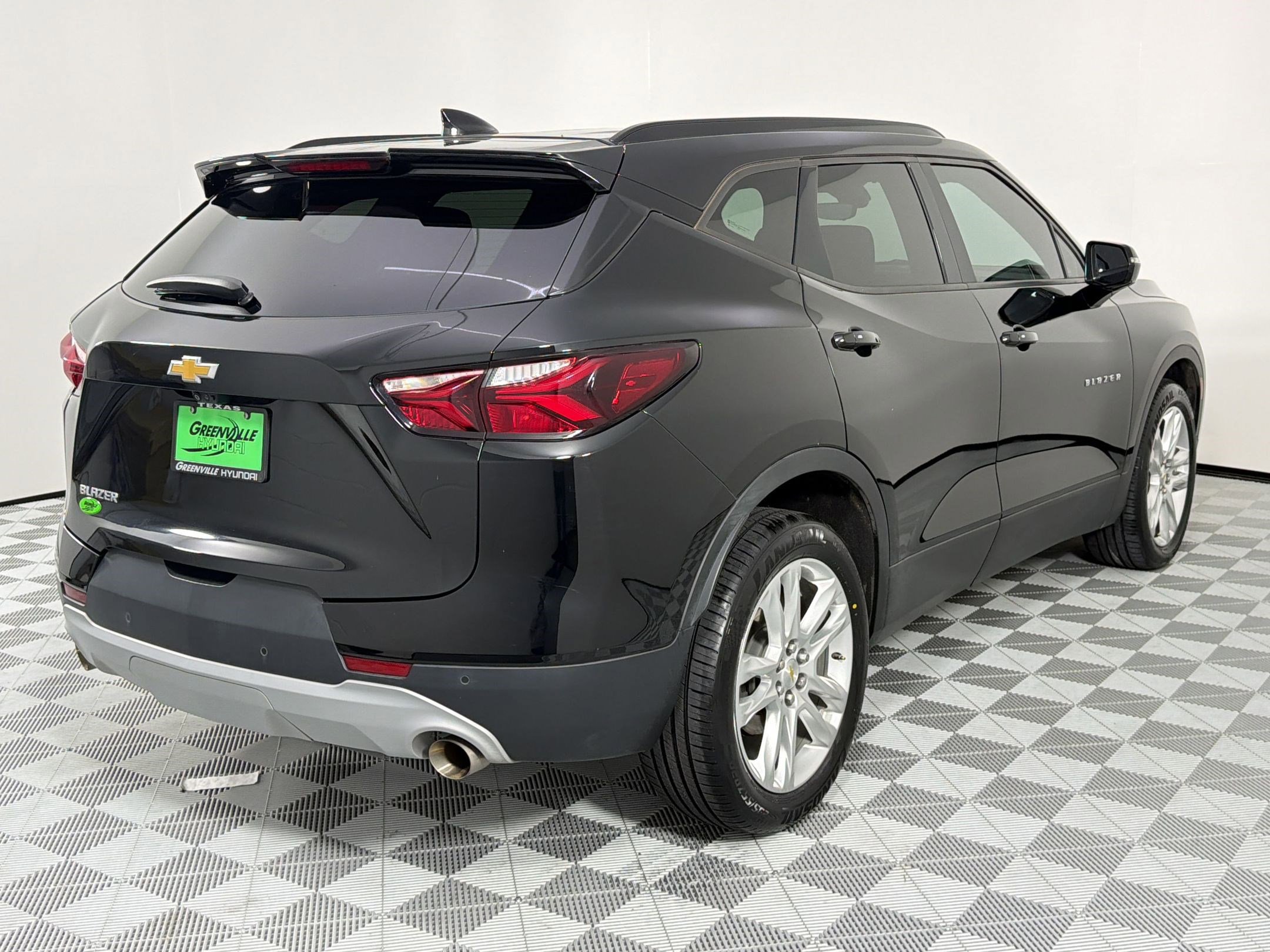 Used 2022 Chevrolet Blazer LT w/ Sound & Technology Package FWD image 9