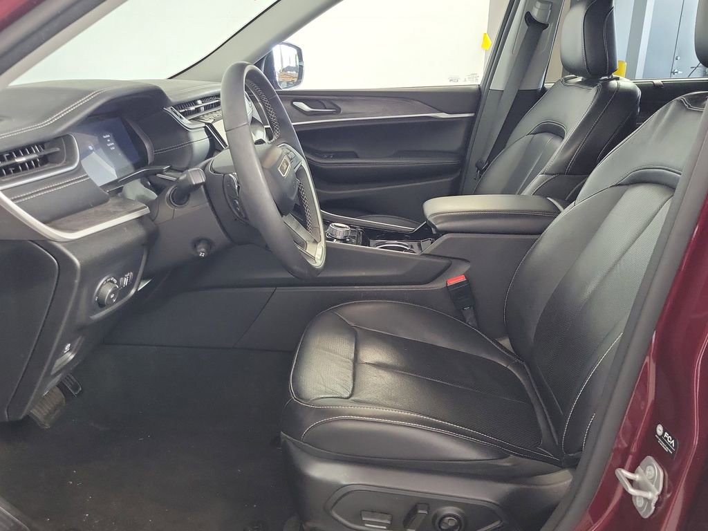 Used 2023 Jeep Grand Cherokee Limited w/ Luxury Tech Group II AWD/4WD image 13