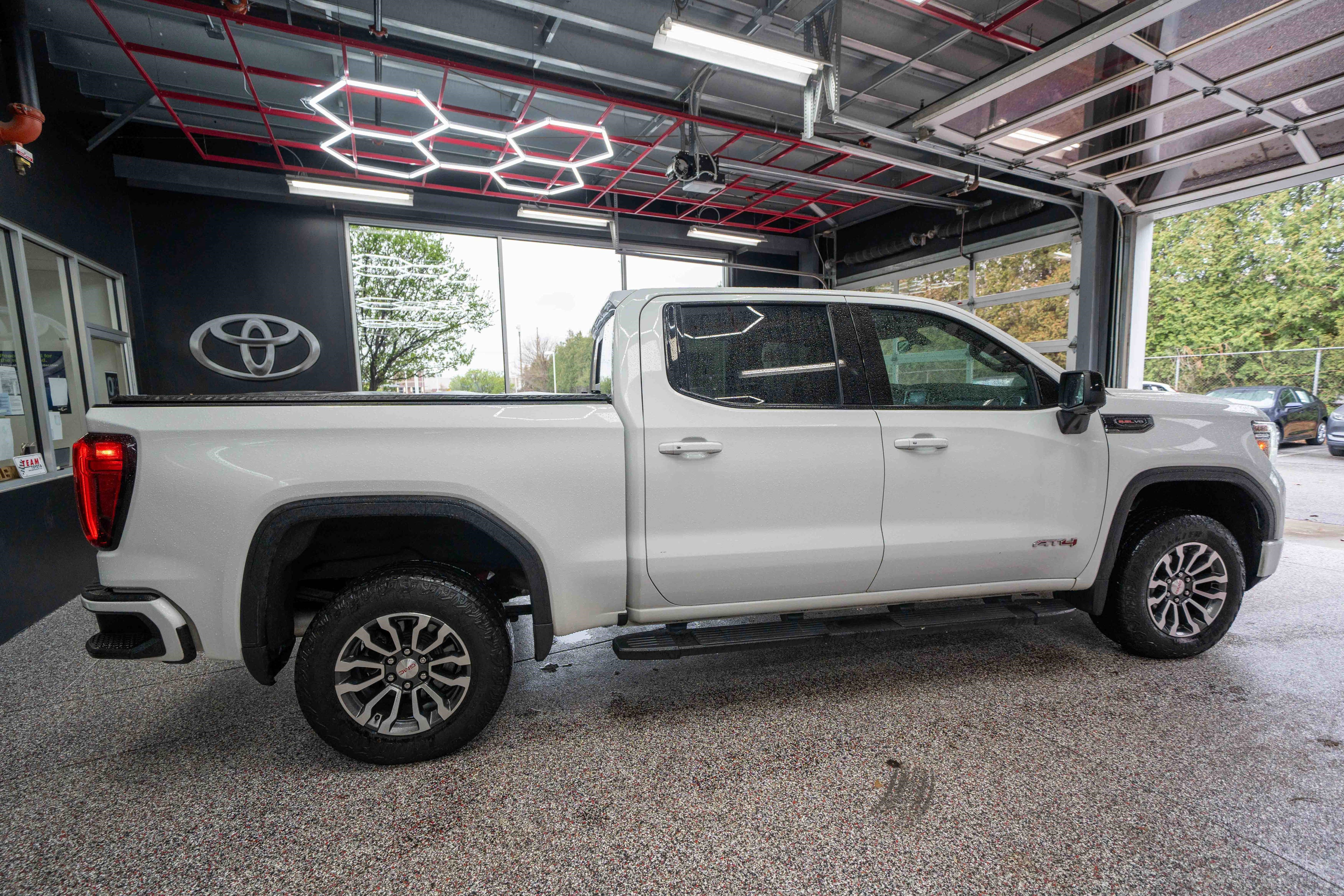 Used 2019 GMC Sierra 1500 AT4 w/ AT4 Premium Package image 4