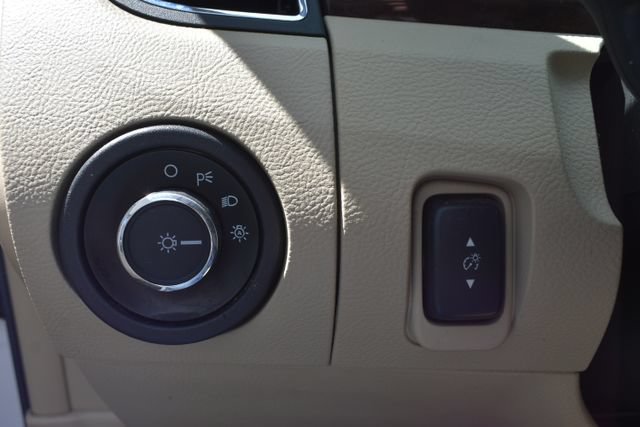 Used 2018 Ford Taurus Limited FWD image 22
