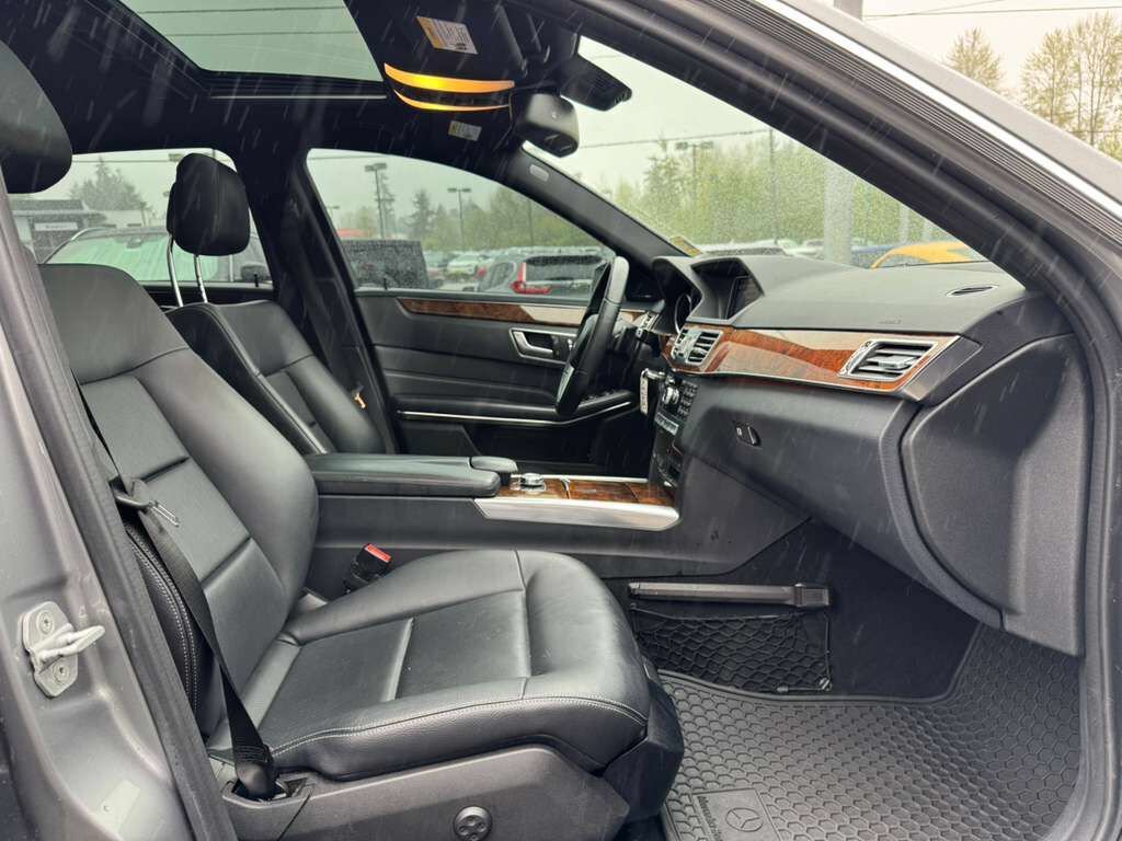 Used 2014 Mercedes-Benz E 350 4MATIC Sedan image 11