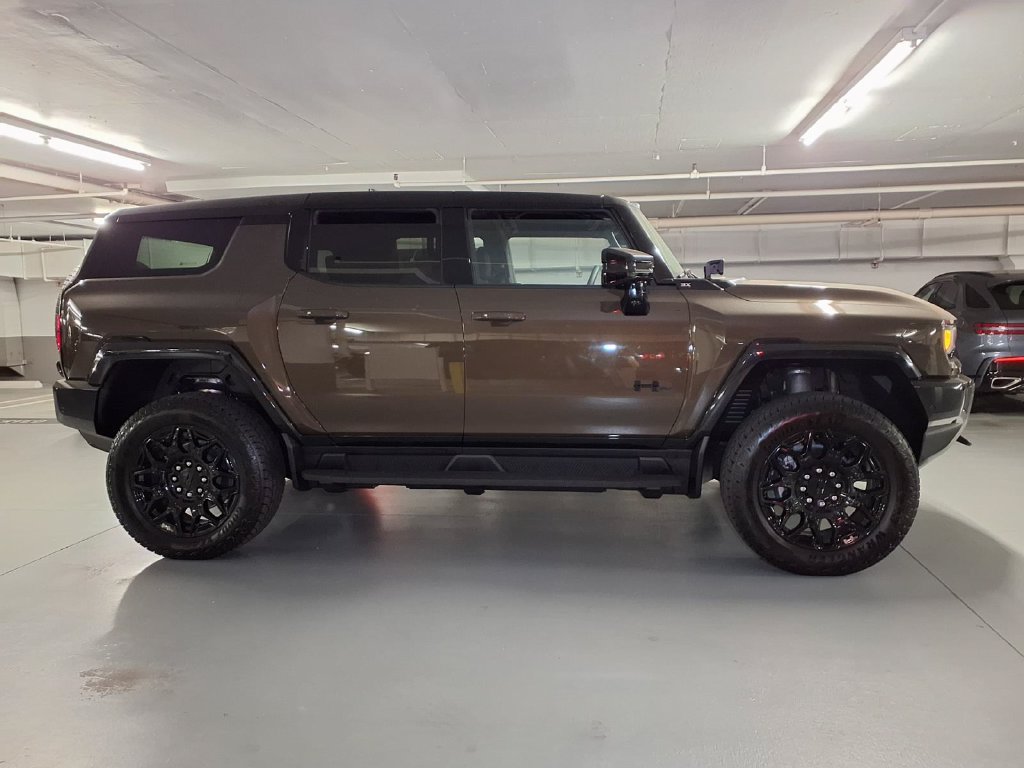 New 2026 GMC Hummer EV SUV w/ LPO, Illumination Package AWD/4WD image 4