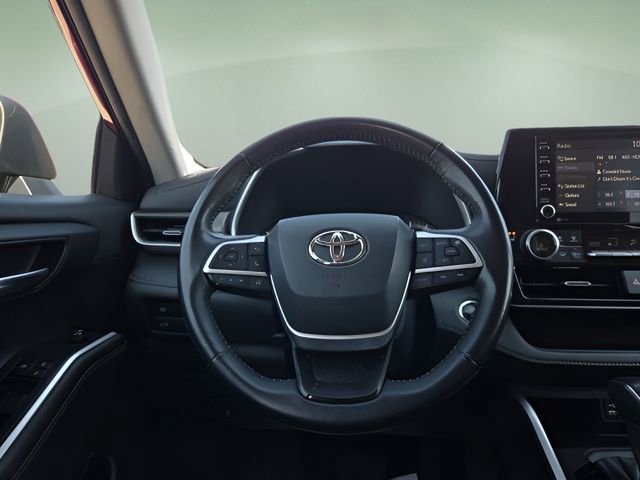 Used 2022 Toyota Highlander XLE image 12