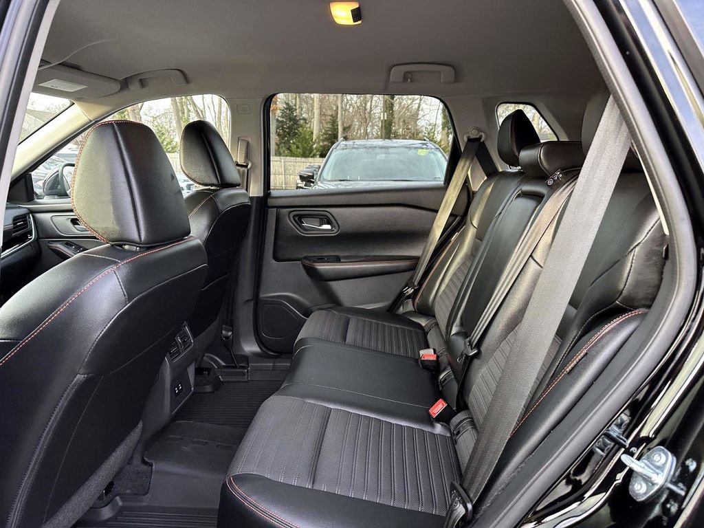 Certified 2025 Nissan Rogue SV image 12