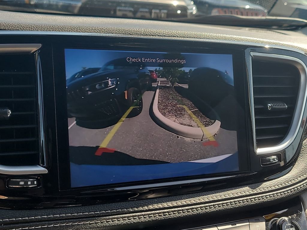 Used 2023 Chrysler Pacifica Limited image 25