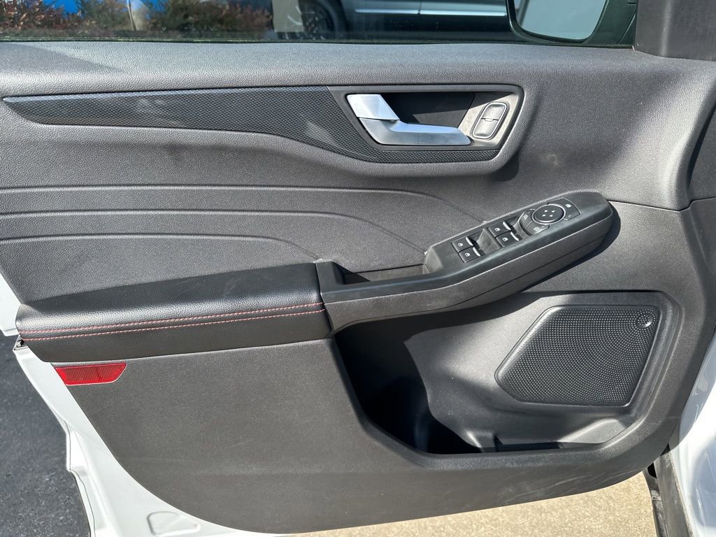 Used 2025 Ford Escape ST-Line image 14