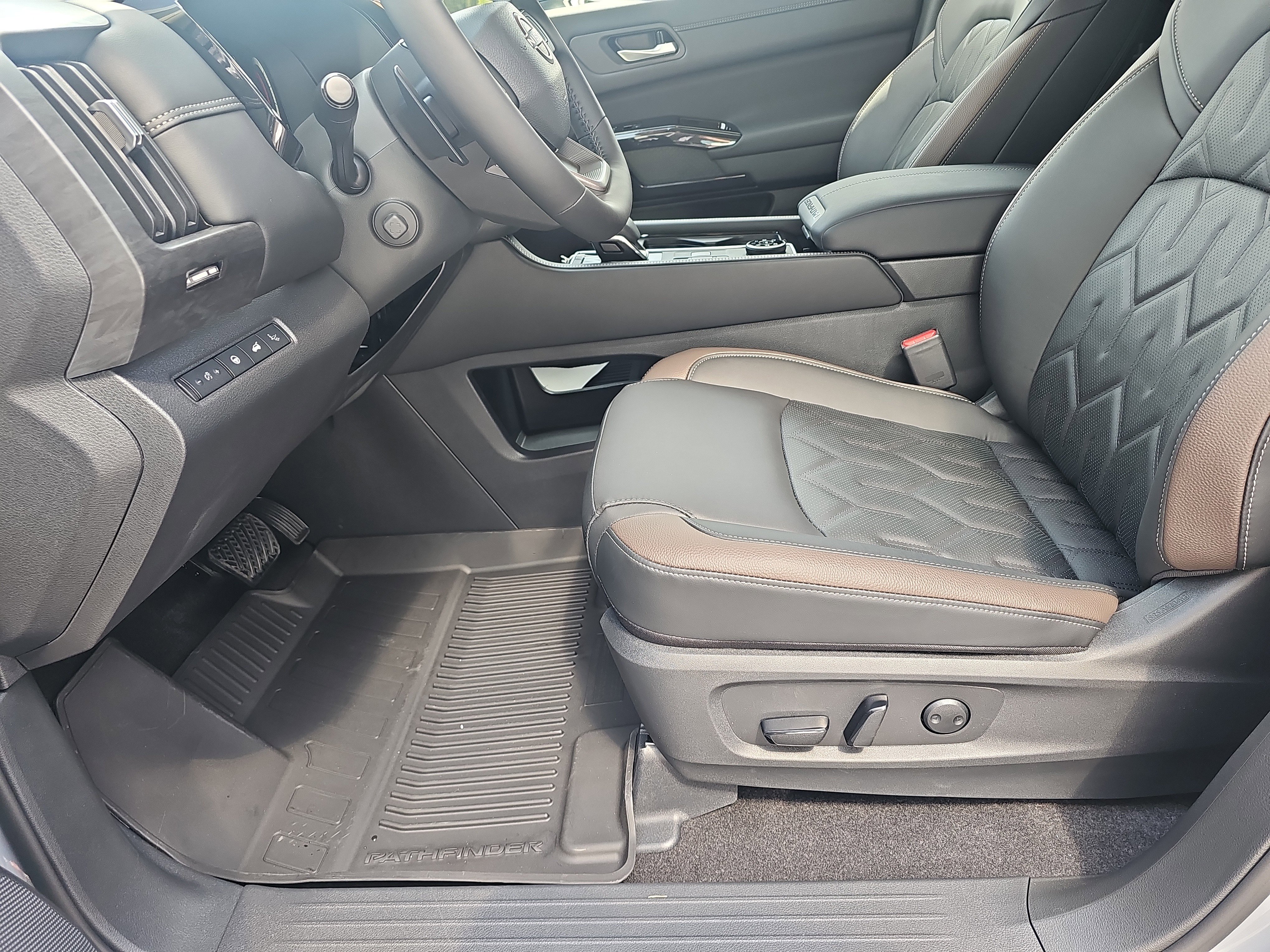 New 2026 Nissan Pathfinder Platinum AWD/4WD image 19