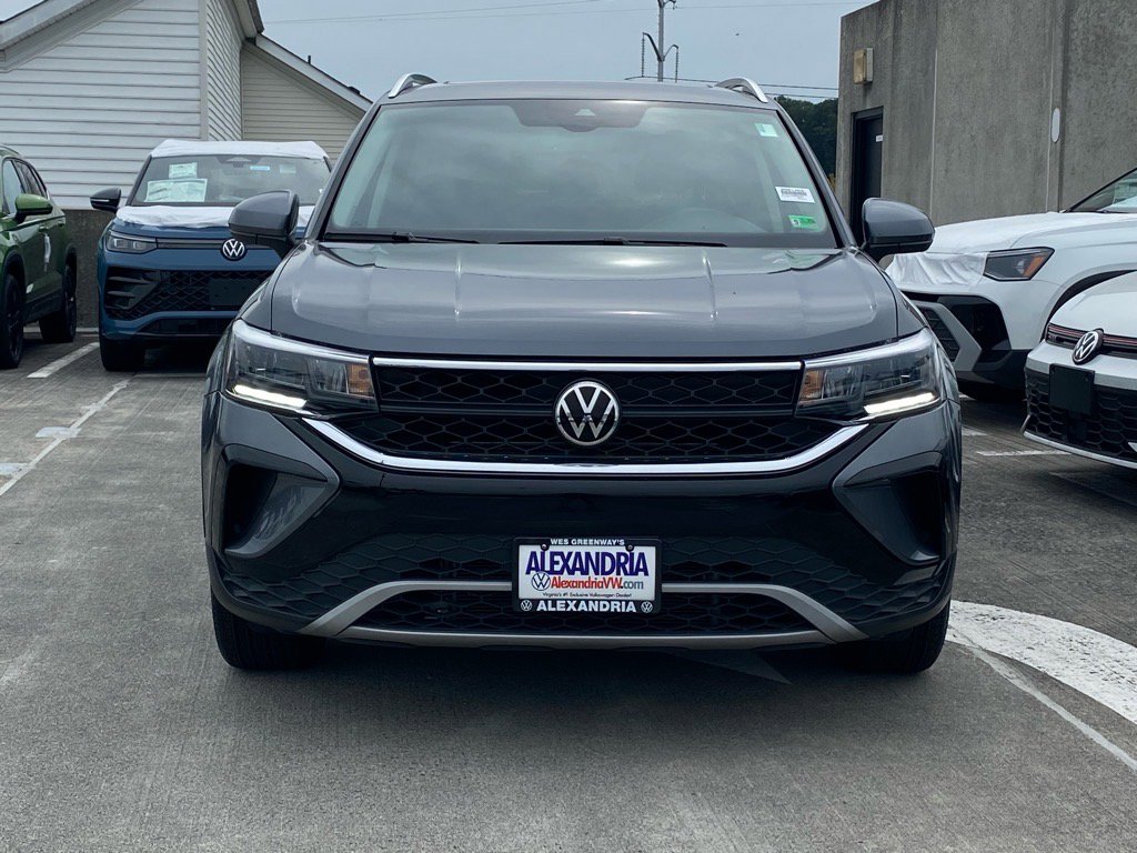 Used 2022 Volkswagen Taos SE w/ Panoramic Sunroof Package image 6