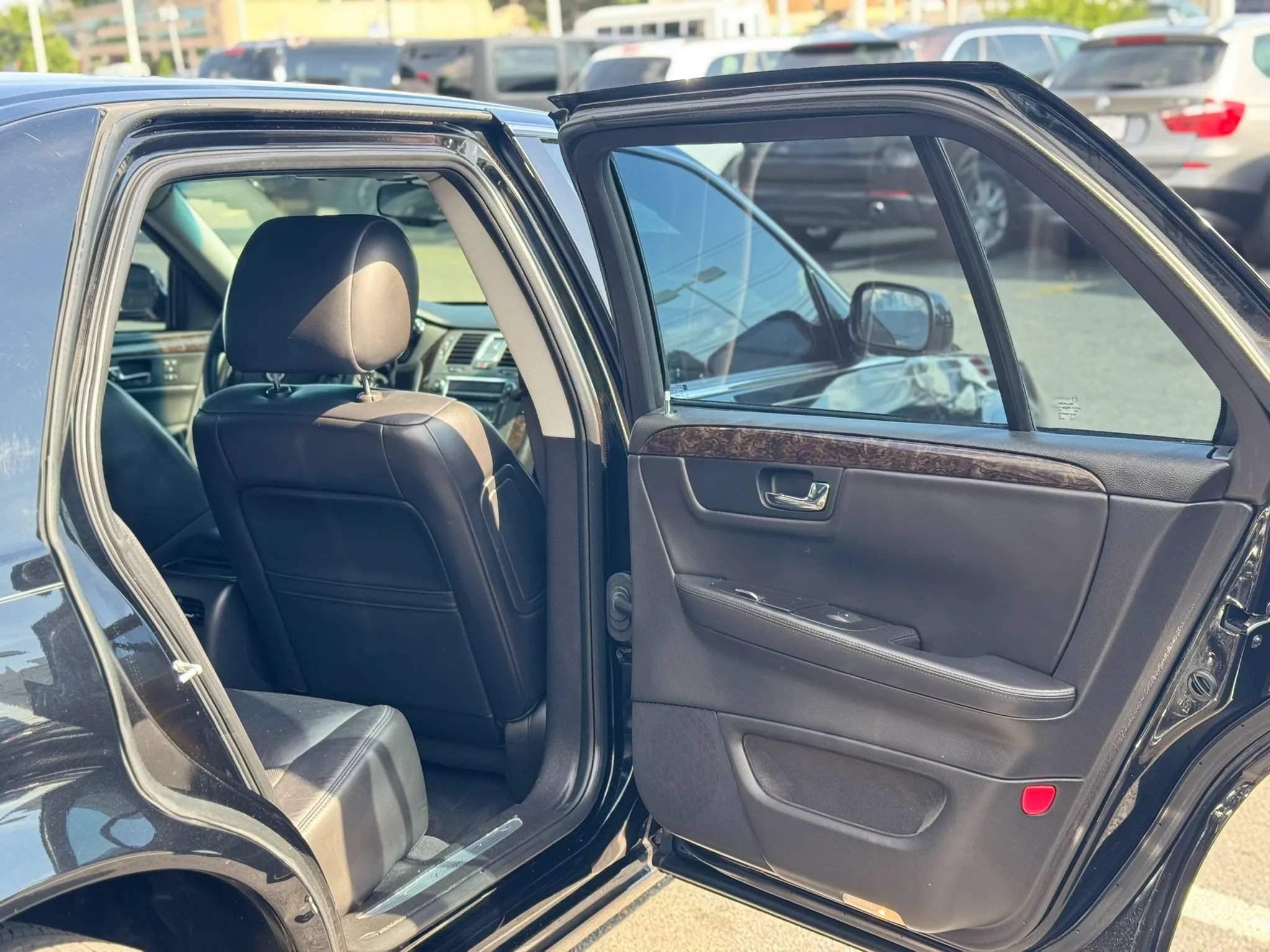 Used 2010 Cadillac DTS FWD image 31