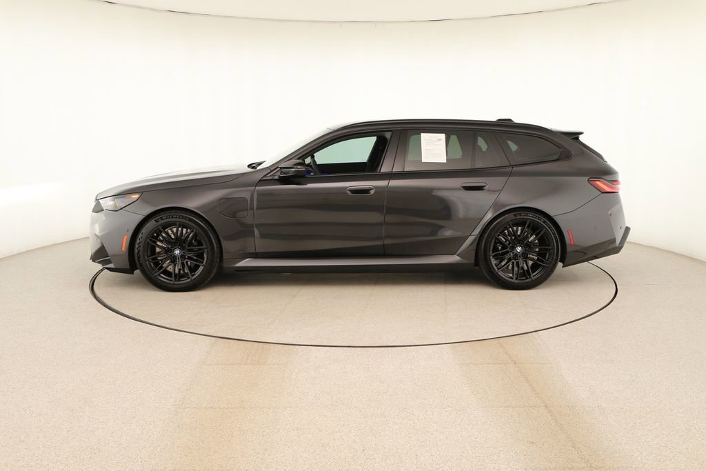 Used 2026 BMW M5 Touring AWD/4WD image 2