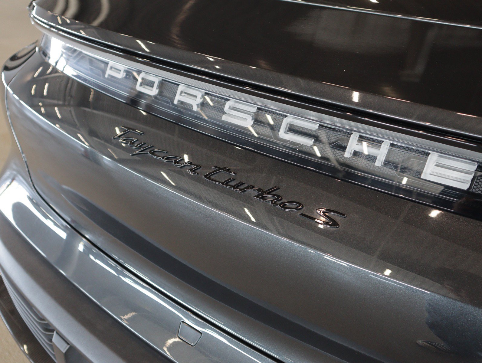 Used 2020 Porsche Taycan Turbo S AWD/4WD image 28
