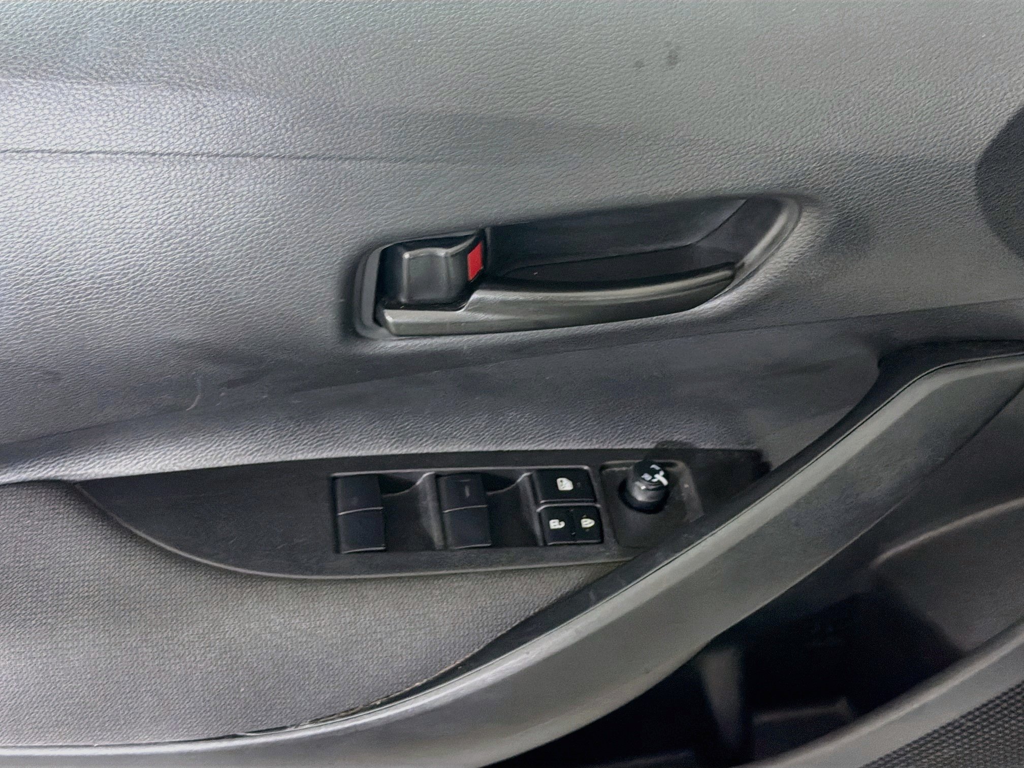 Used 2025 Toyota Corolla LE FWD image 15