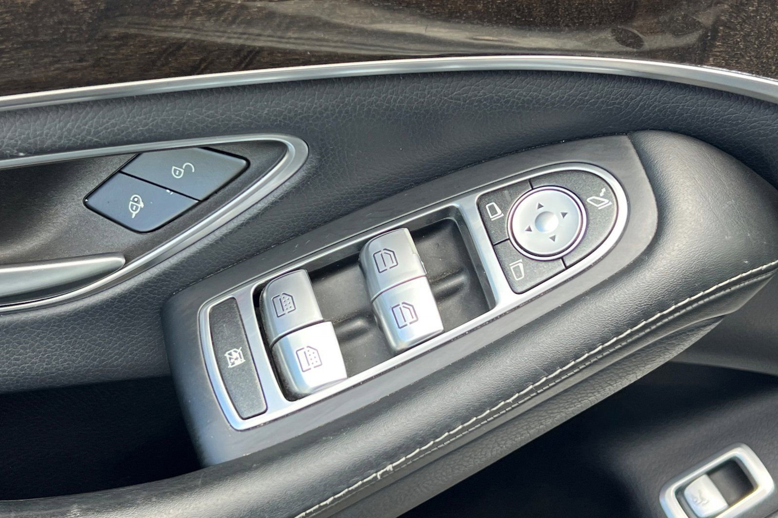 Used 2015 Mercedes-Benz S 550 Sedan image 15