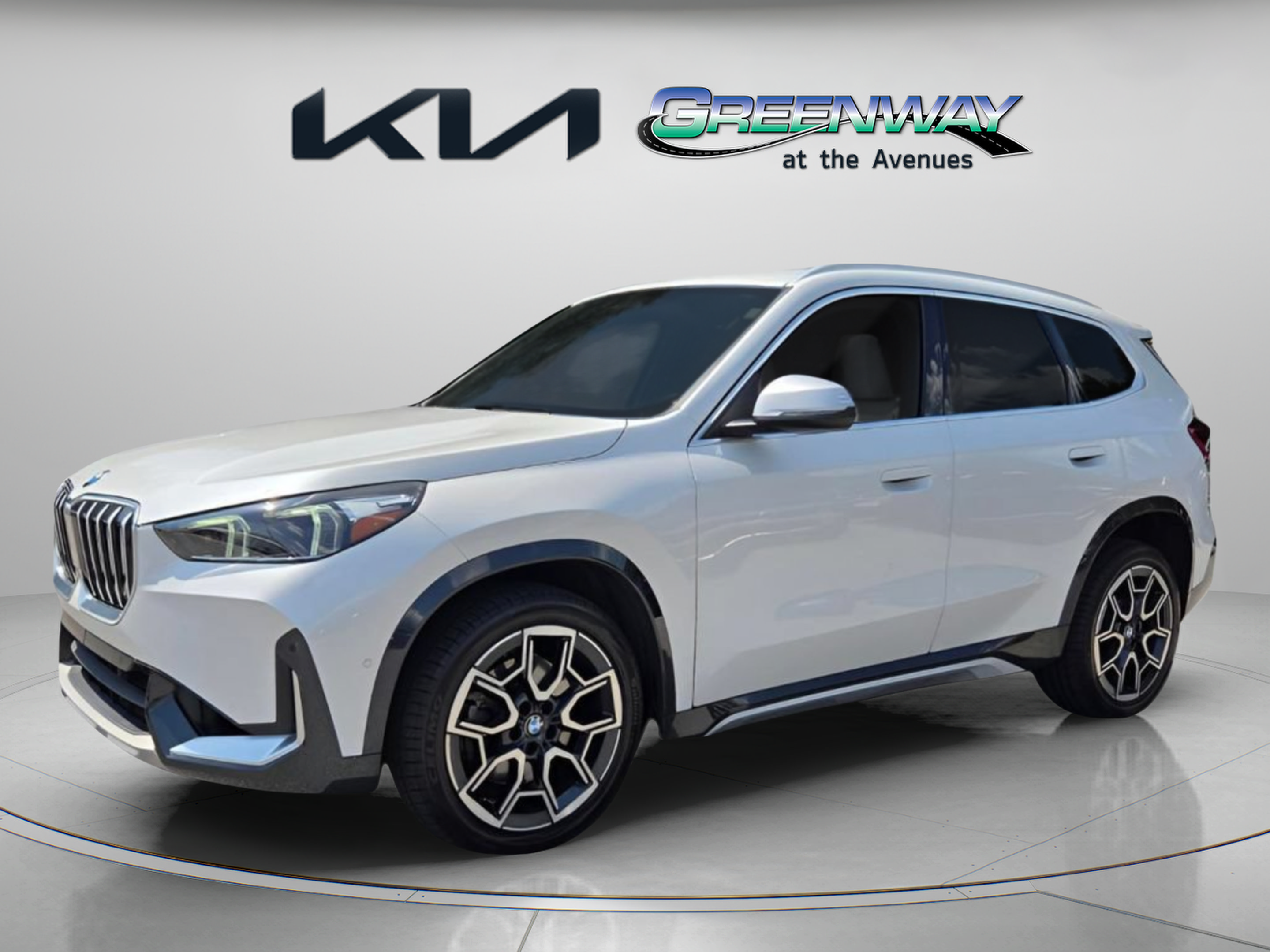 Used 2023 BMW X1 xDrive28i w/ Convenience Package AWD/4WD image 3
