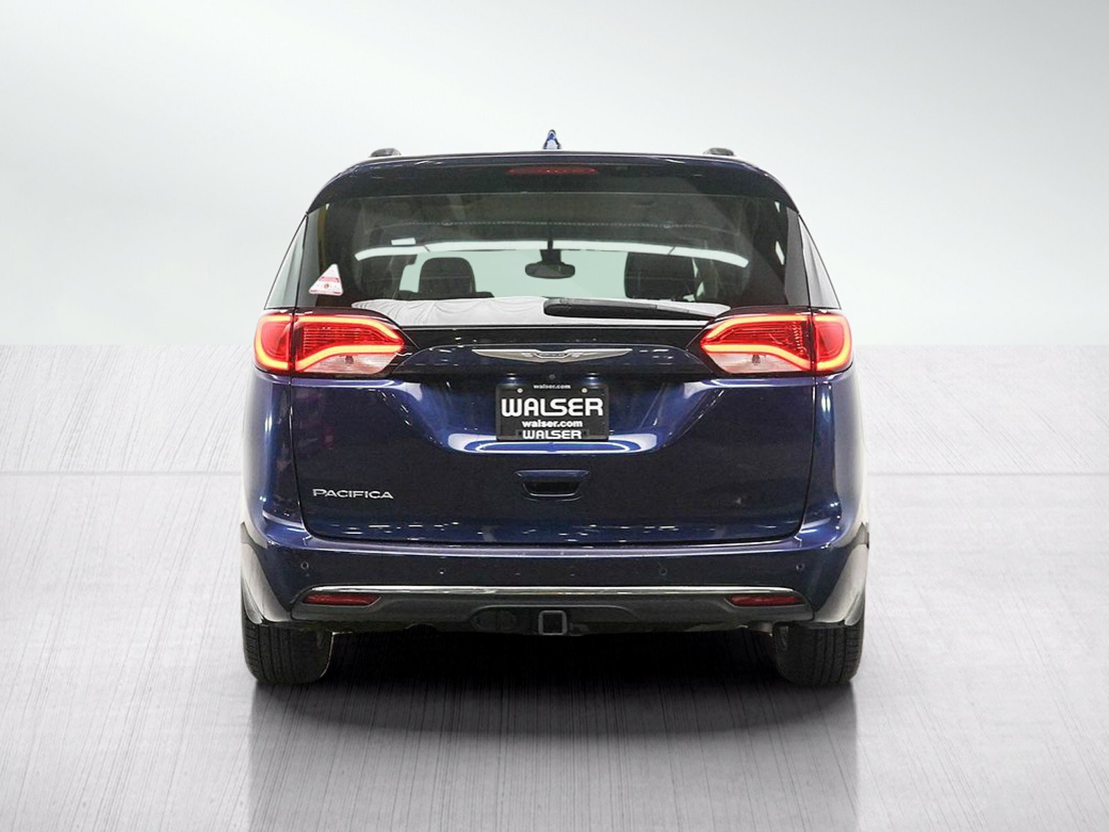 Used 2017 Chrysler Pacifica Touring-L FWD image 4