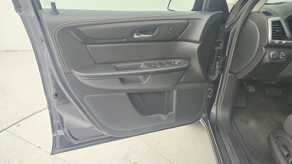 Used 2015 GMC Acadia SLE FWD image 17