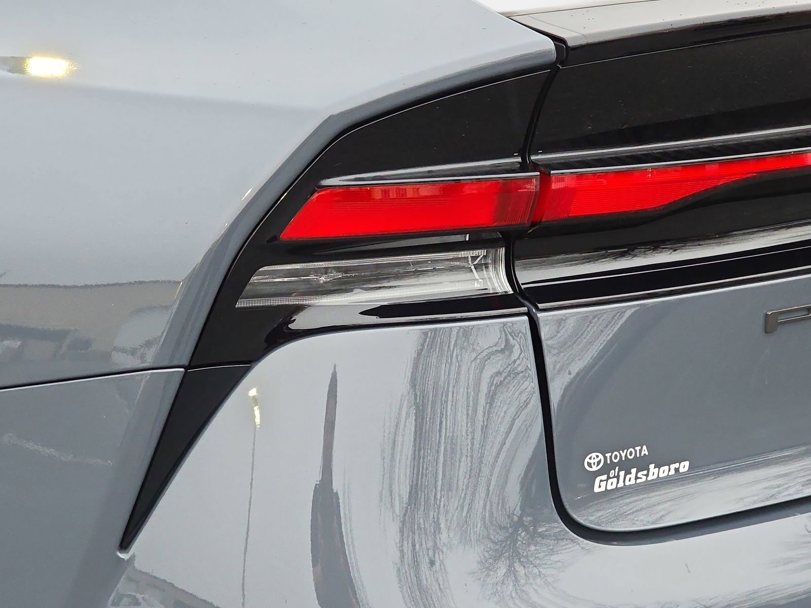 Used 2025 Toyota Prius LE image 32