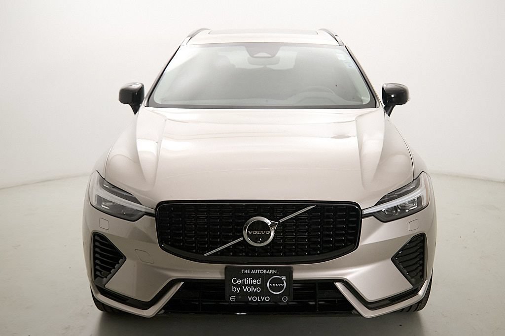 Certified 2025 Volvo XC60 T8 Plus w/ Protection Package Premier AWD/4WD image 4
