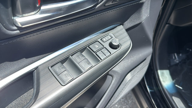 Used 2023 Toyota Venza XLE AWD/4WD image 18