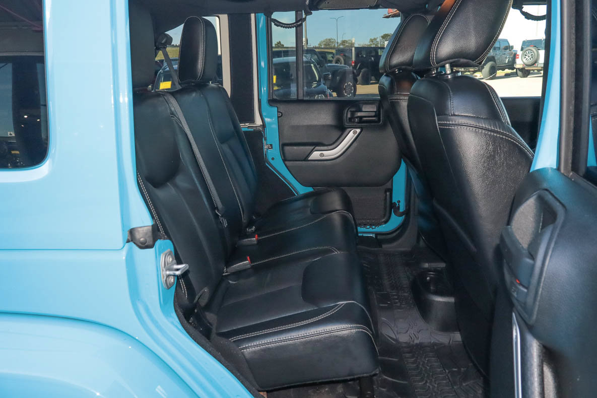 Used 2017 Jeep Wrangler Unlimited Rubicon w/ Connectivity Group AWD/4WD image 22