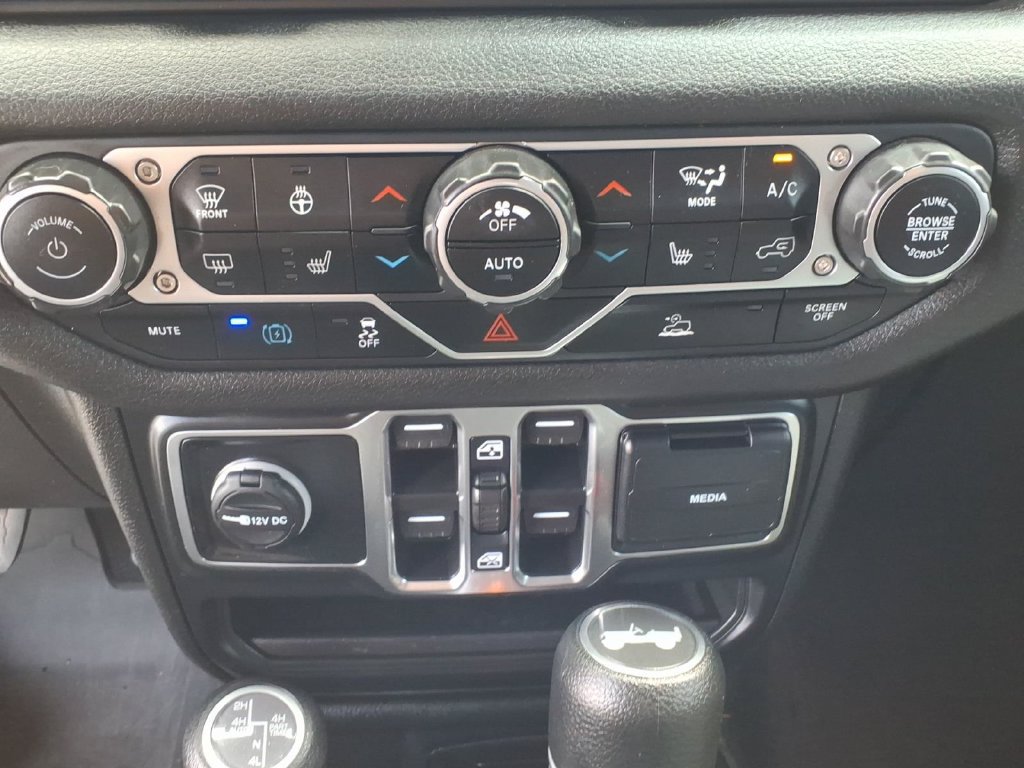 Used 2024 Jeep Wrangler Unlimited w/ Convenience Group AWD/4WD image 8