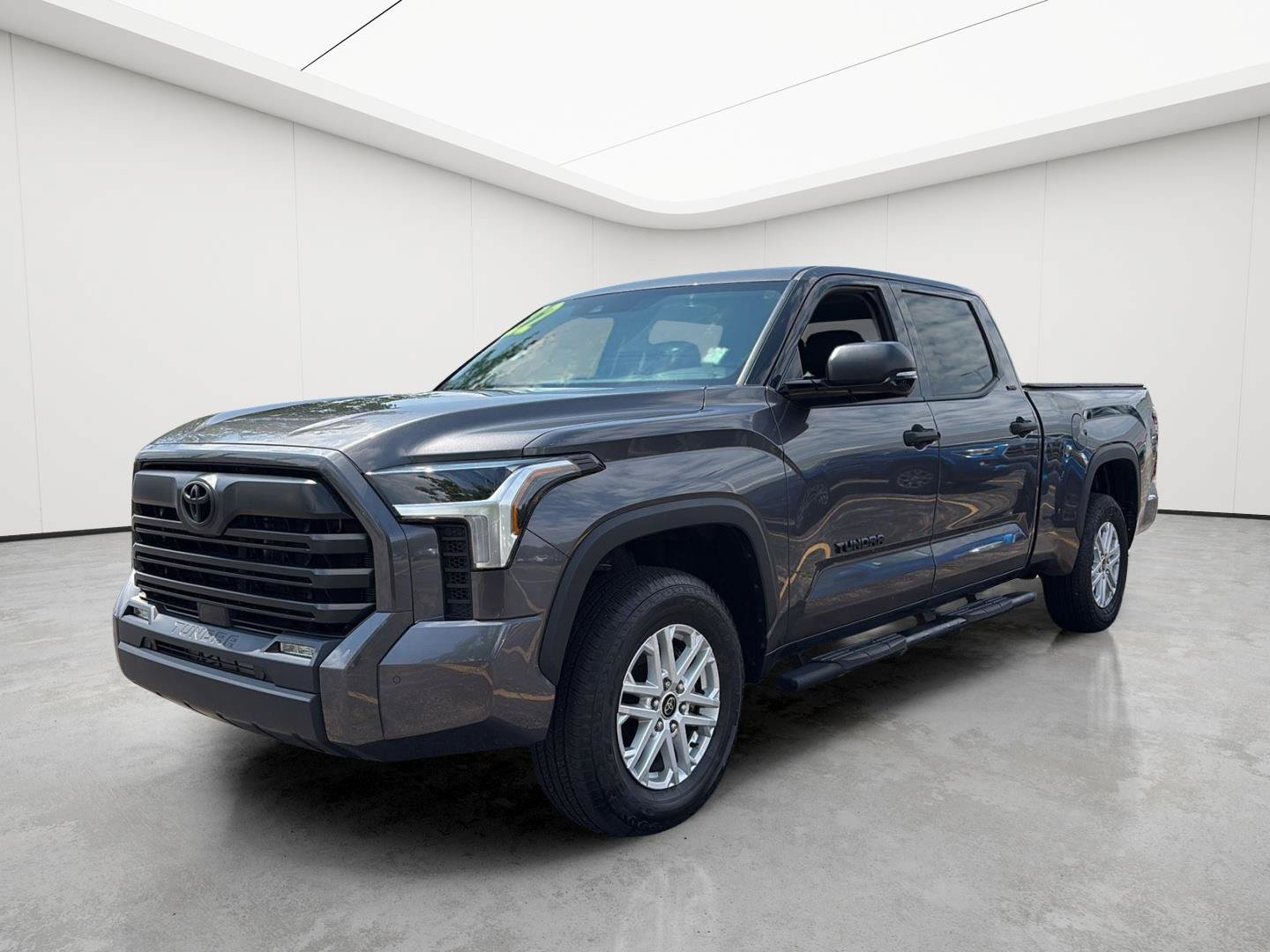 Used 2022 Toyota Tundra SR5 w/ SR5 Convenience Package AWD/4WD image 3