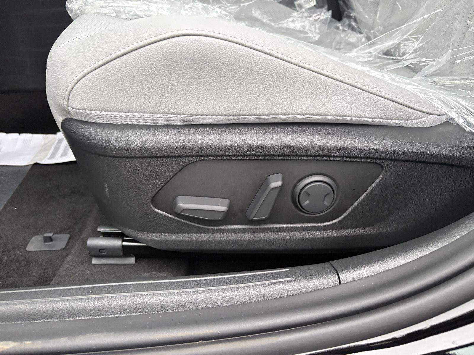 New 2026 Hyundai Elantra Limited FWD image 16