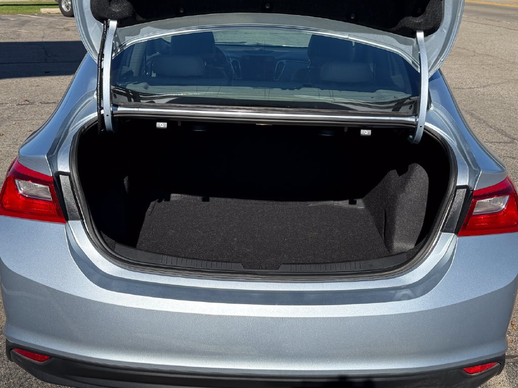Certified 2017 Chevrolet Malibu LT w/ Leather Package FWD image 5