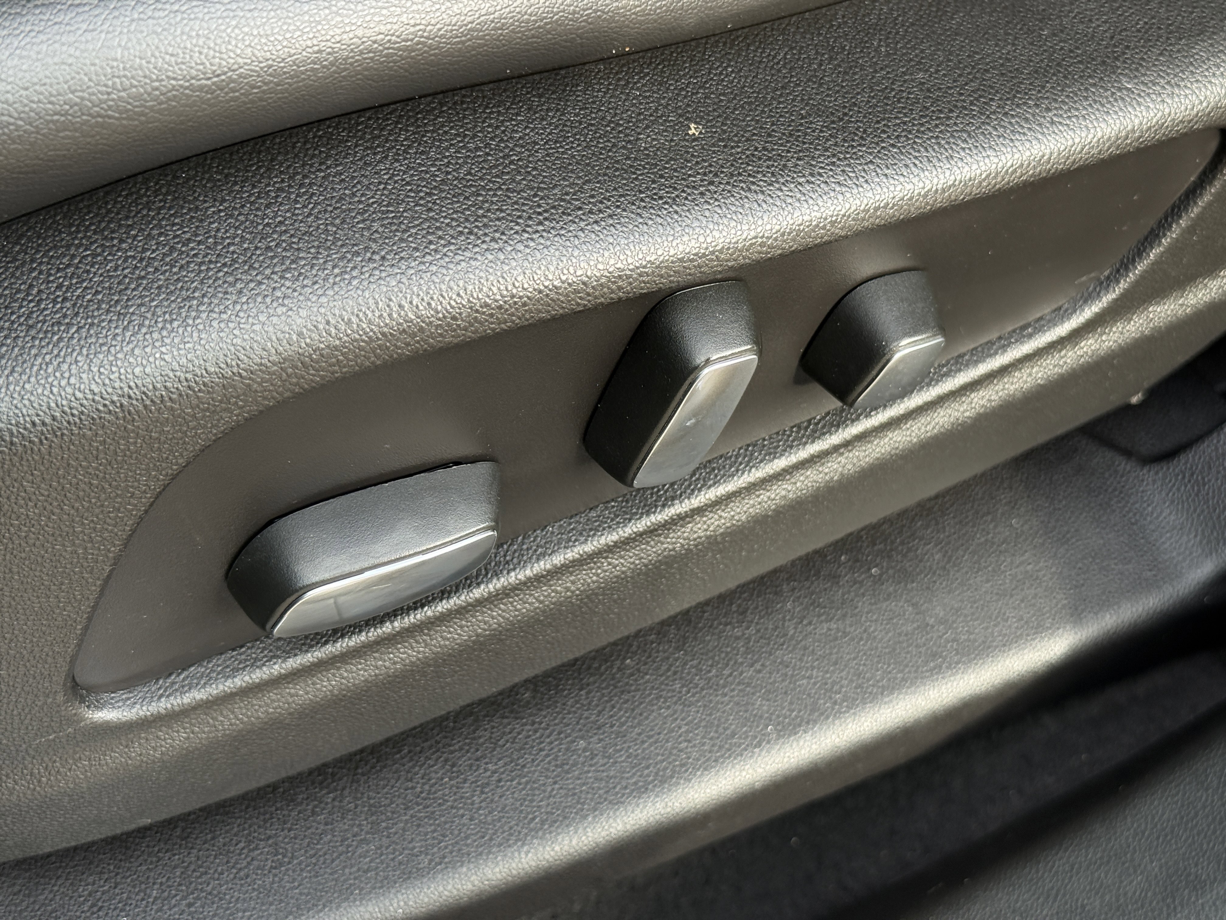 Used 2017 Cadillac XT5 Luxury w/ Driver Awareness Package FWD image 28