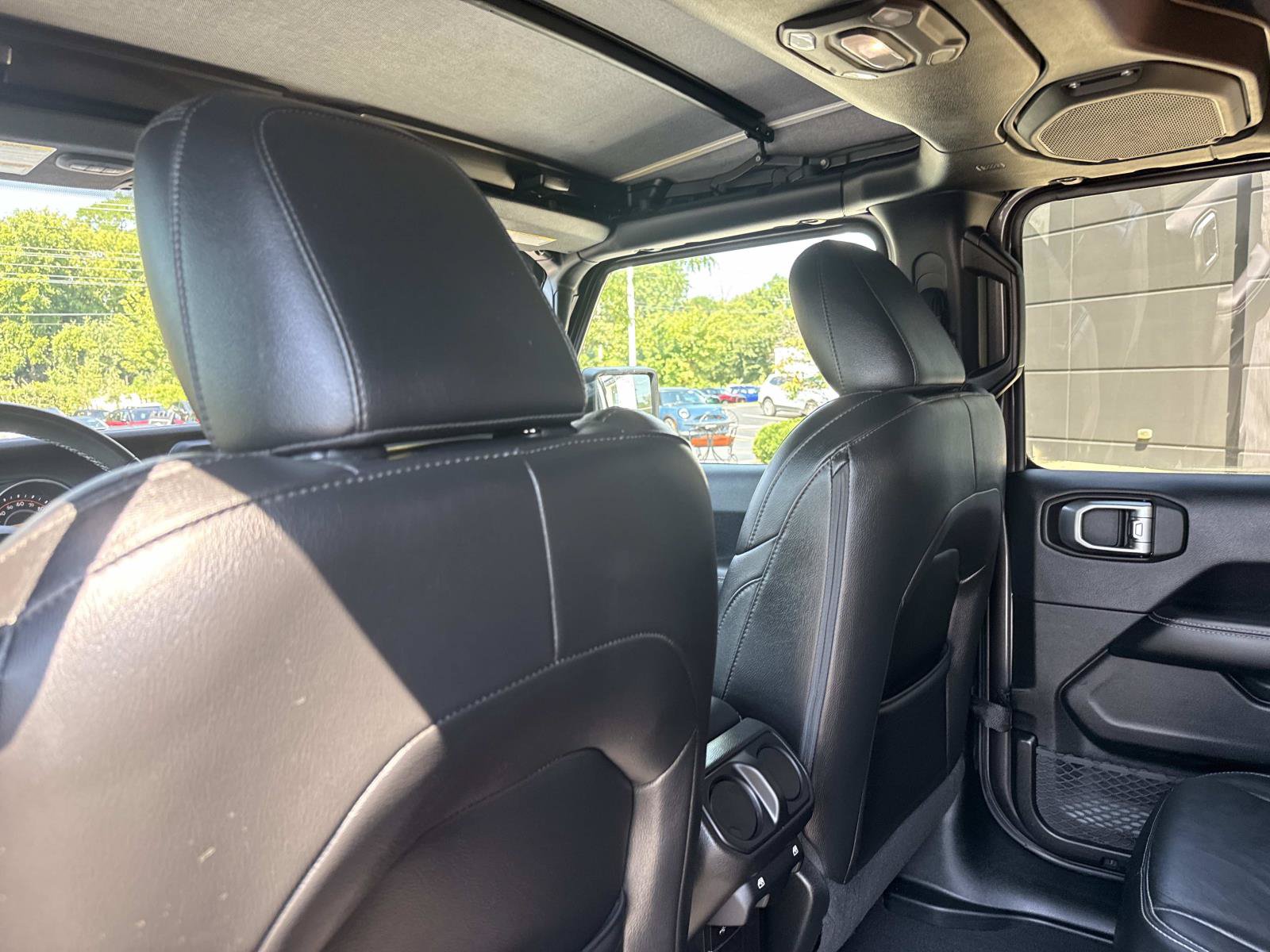 Used 2018 Jeep Wrangler Unlimited Sahara AWD/4WD image 14