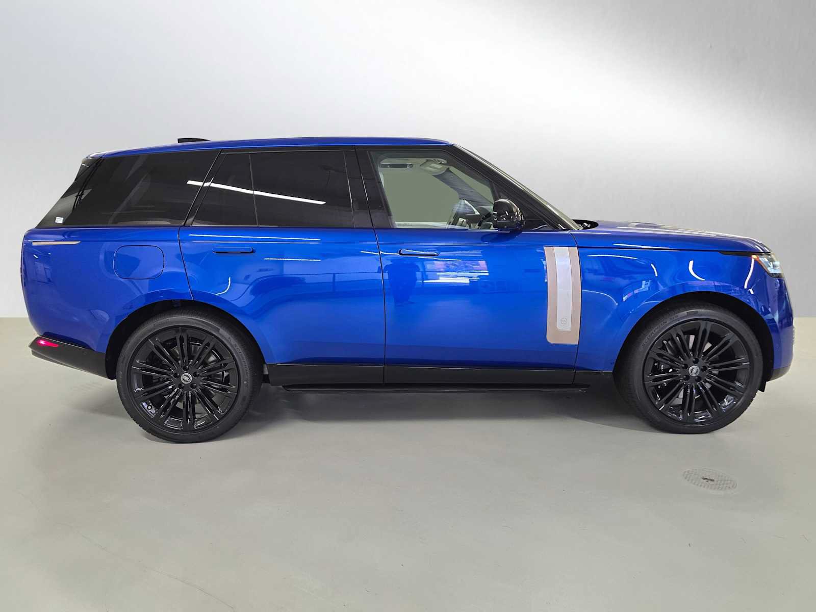 New 2025 Land Rover Range Rover SV AWD/4WD image 6