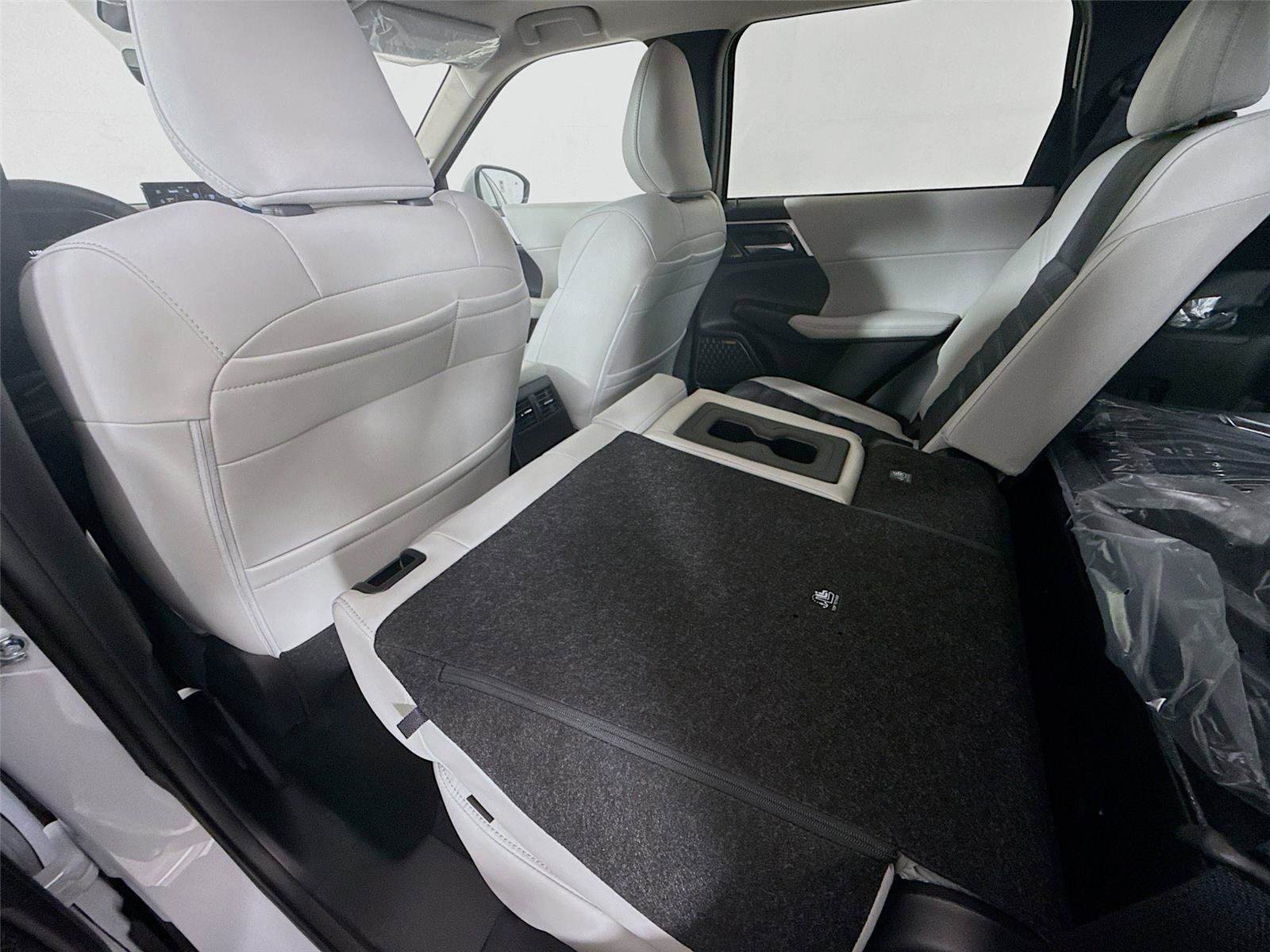 New 2026 Mitsubishi Outlander SE image 18