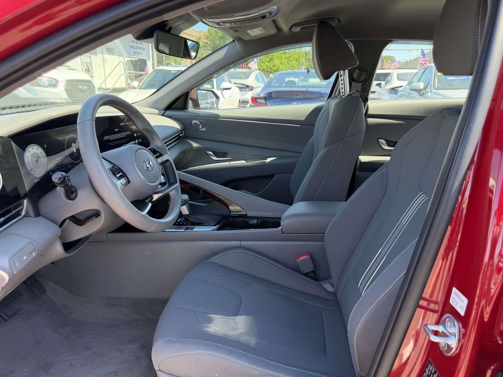 Certified 2023 Hyundai Elantra SEL w/ Convenience Package FWD image 18