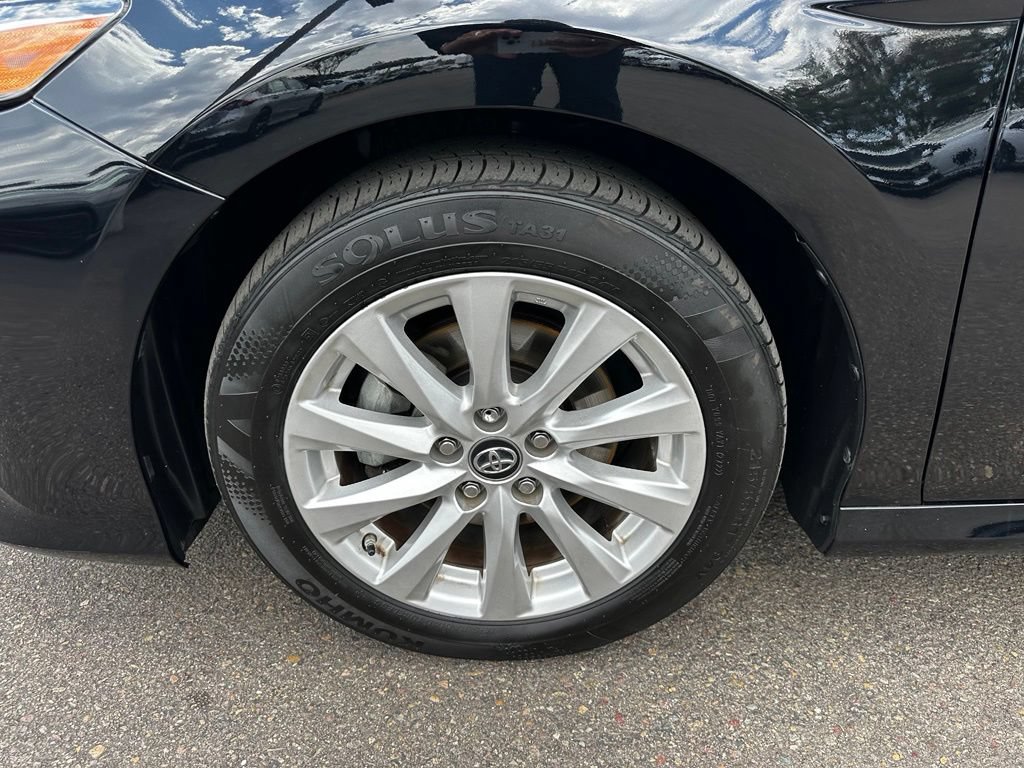 Used 2019 Toyota Camry LE FWD image 9