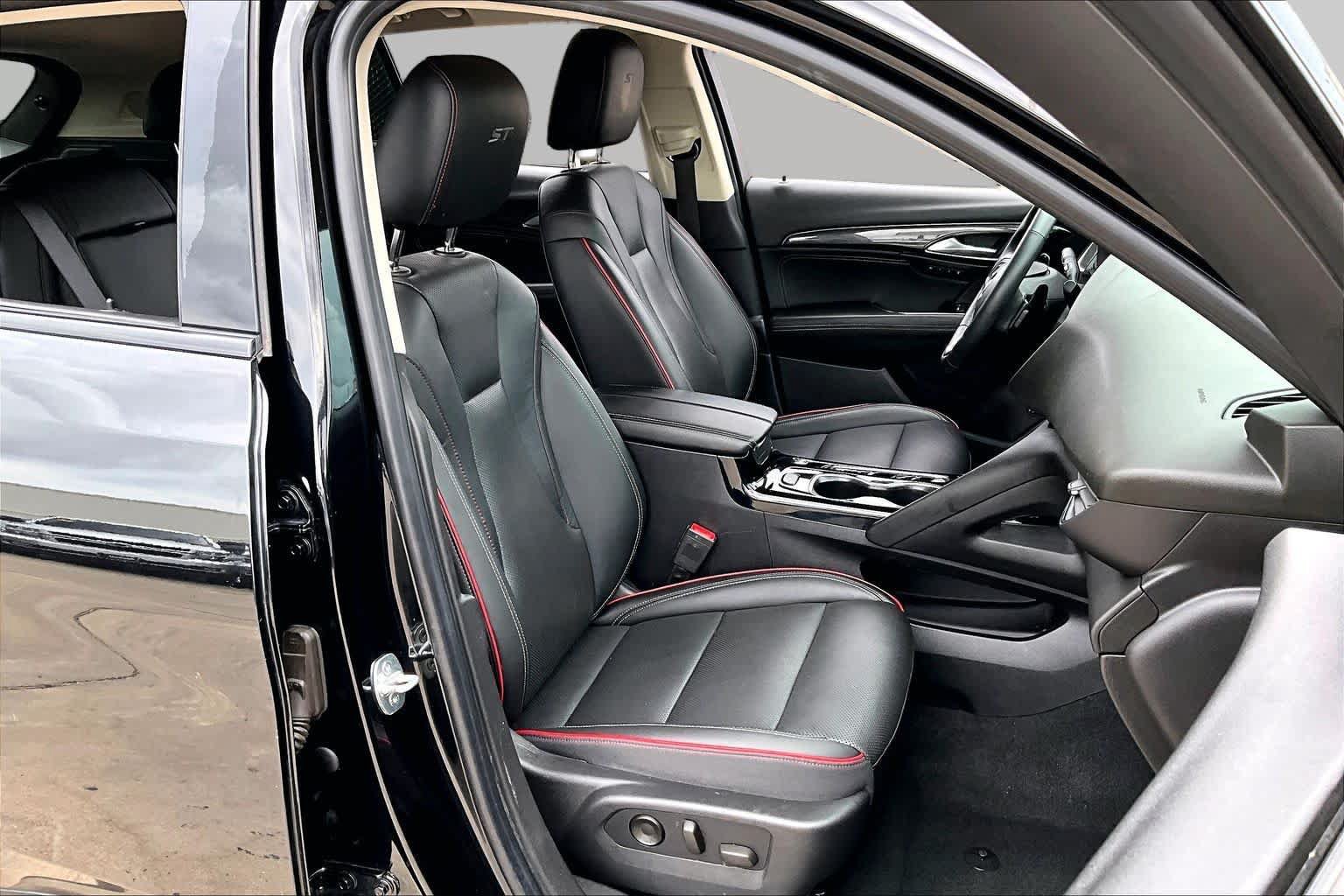 Used 2022 Buick Envision Essence w/ Sport Touring Package FWD image 9