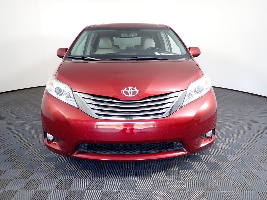 Used 2015 Toyota Sienna XLE w/ XLE Navigation Package image 10