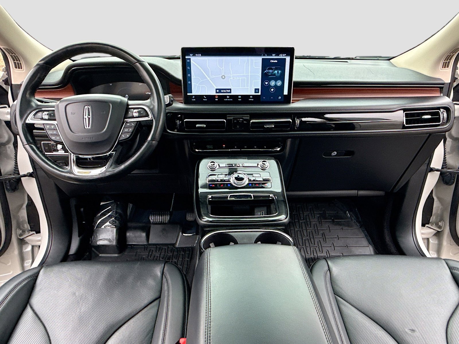 Used 2023 Lincoln Nautilus Reserve image 3