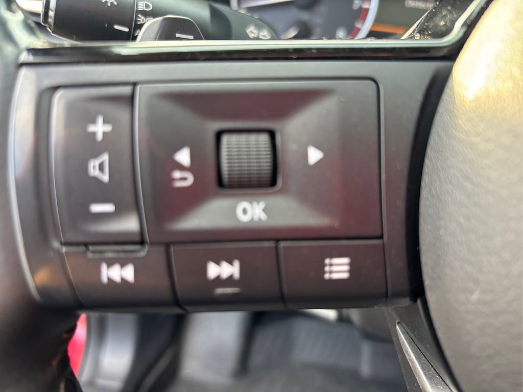 Used 2021 Nissan Rogue SV image 35