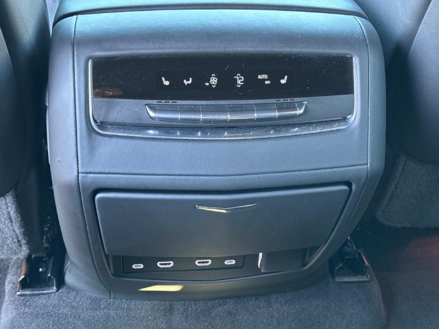 Certified 2022 Cadillac Escalade Sport Platinum w/ Heavy-Duty Trailer Package AWD/4WD image 15
