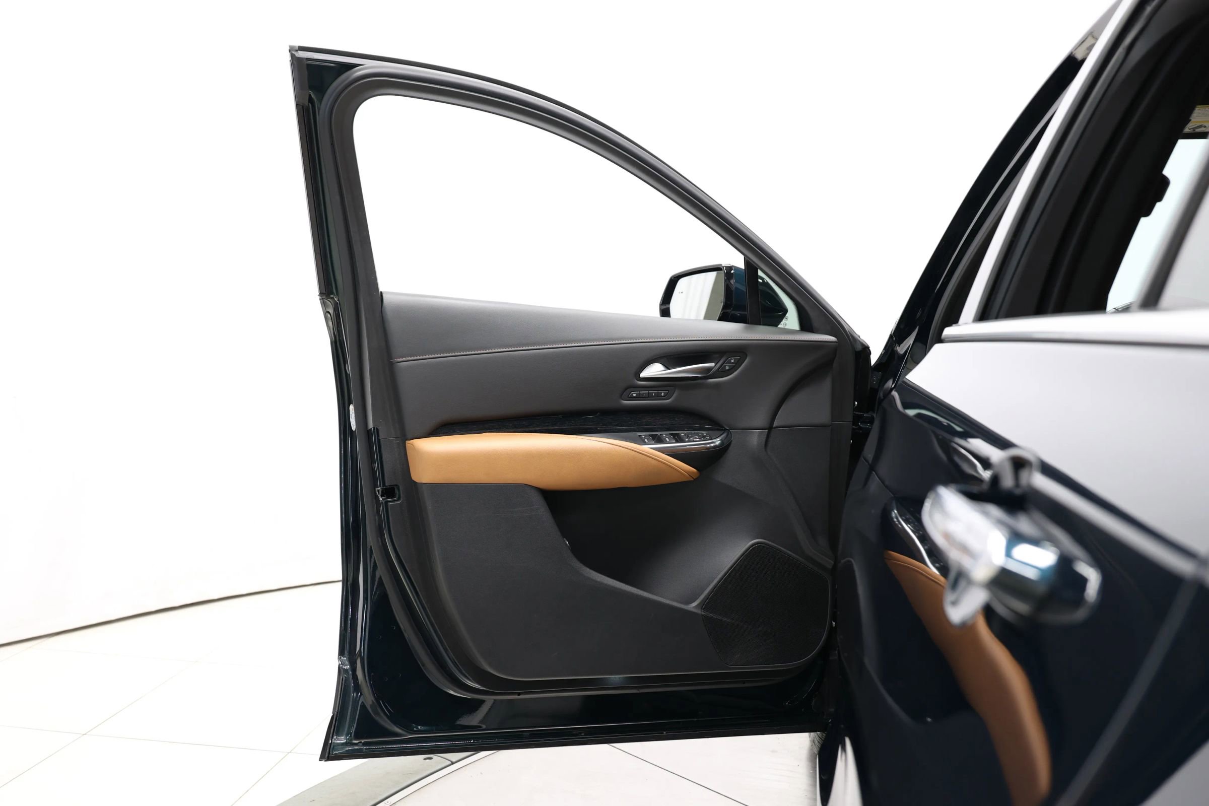 Used 2024 Cadillac XT4 Premium Luxury image 9