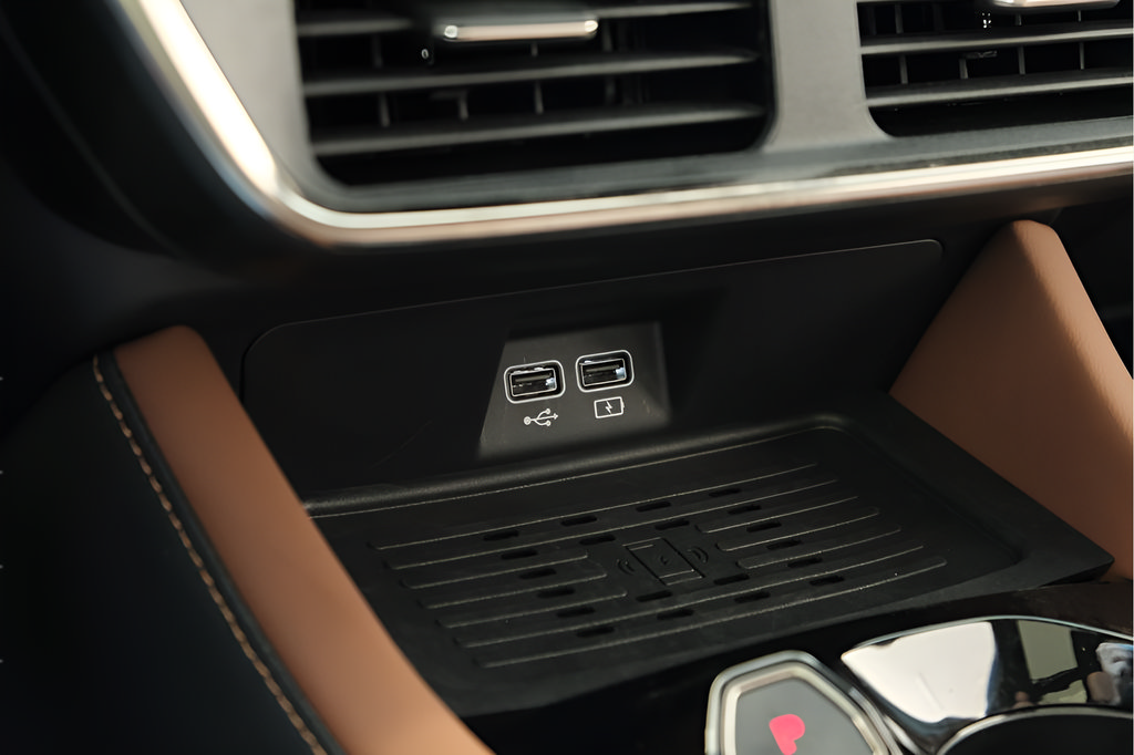 New 2025 VinFast VF 8 Plus AWD/4WD image 12