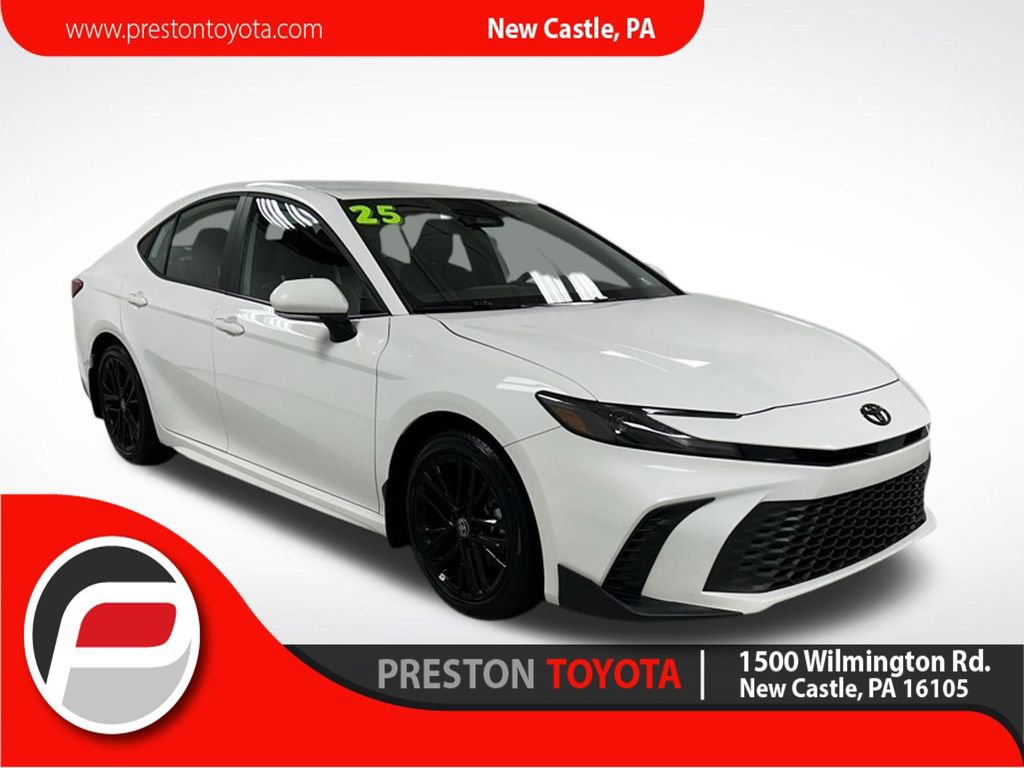 Used 2025 Toyota Camry SE w/ Convenience Package FWD image 1