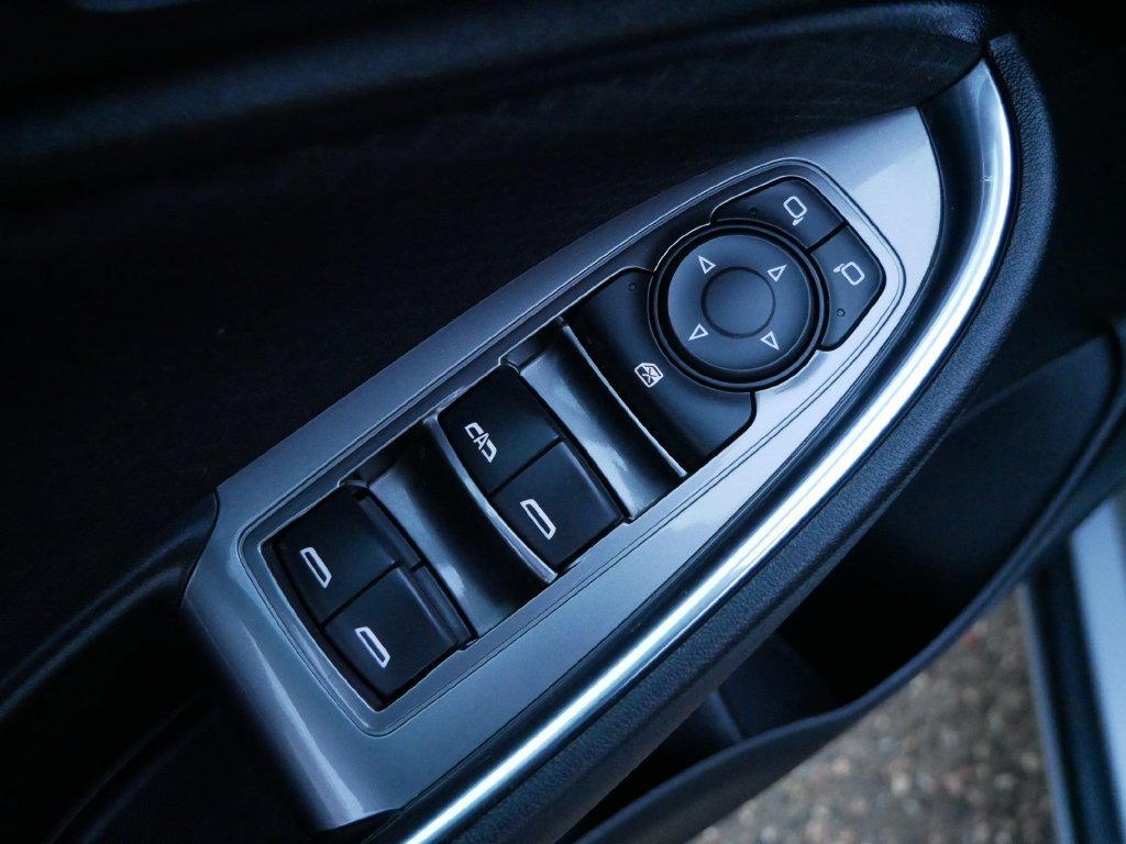 Used 2016 Chevrolet Malibu LT FWD image 13