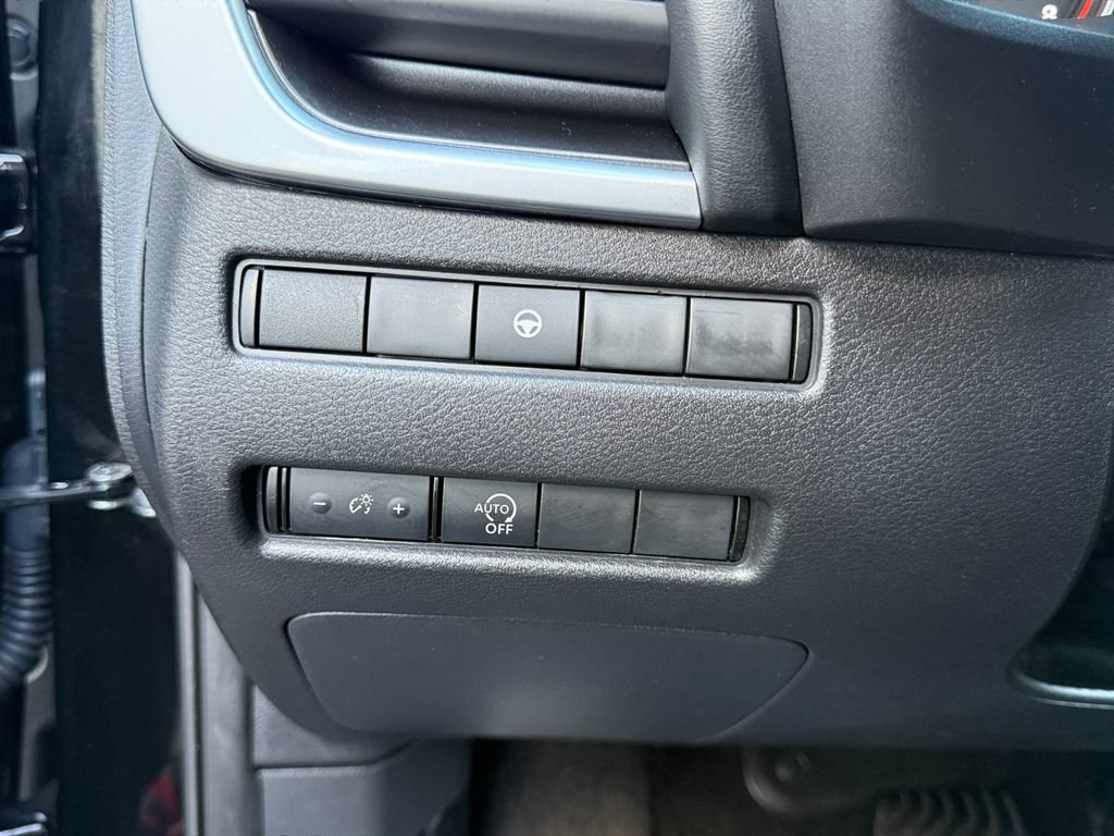 Used 2023 Nissan Rogue SV FWD image 20